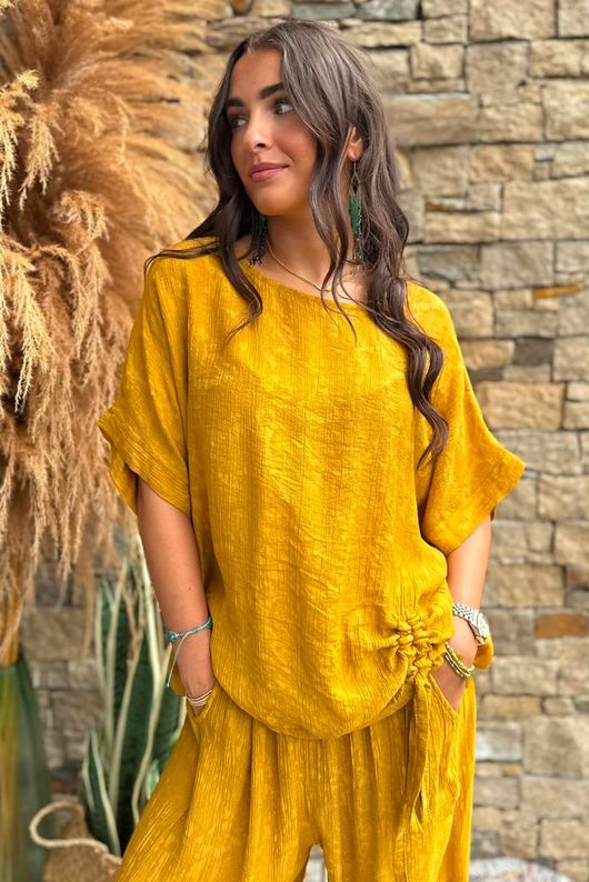 Kiti Paisley Damask Hitch Tee Tumeric